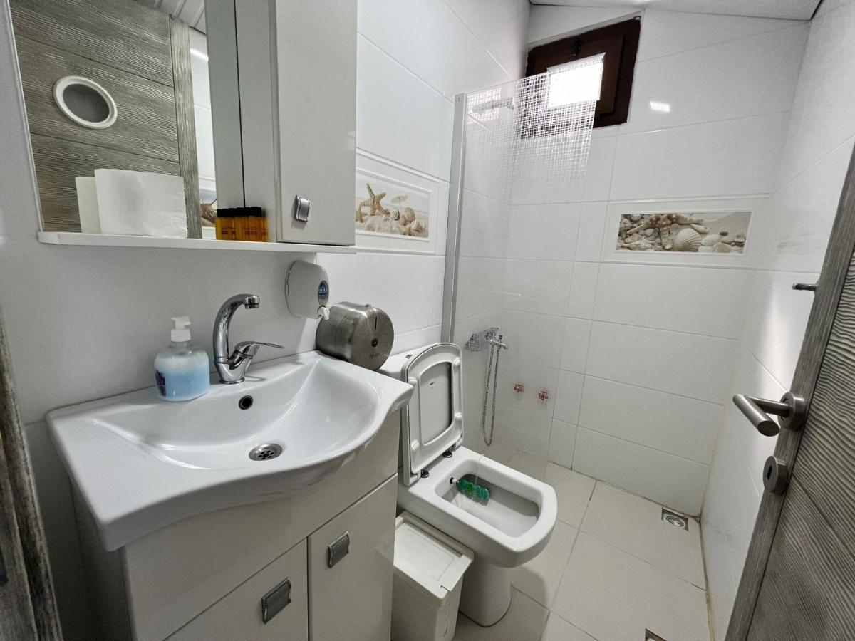 Giritli Rum Meyhanesi & Butik Otel Karaburun  Exterior foto